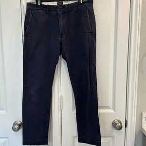 Jcrew Broken In Chinos 484 style in navy. Size 31x30.